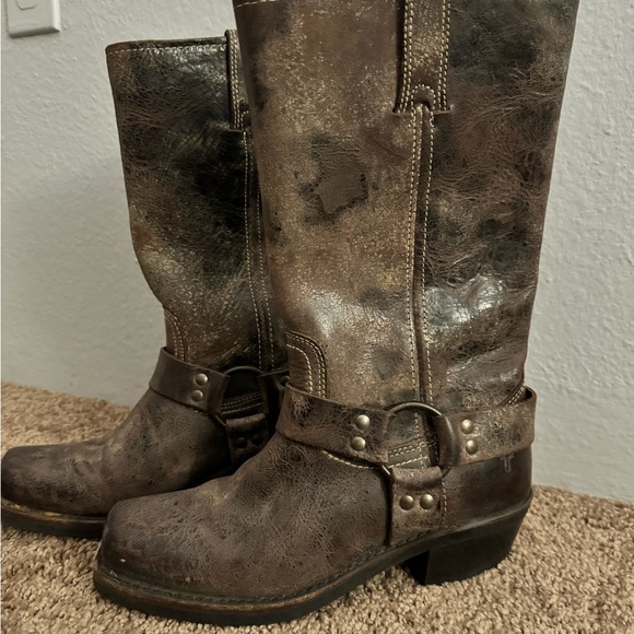 Frye harness 12R women’s boot in color smoke - Picture 4 of 5